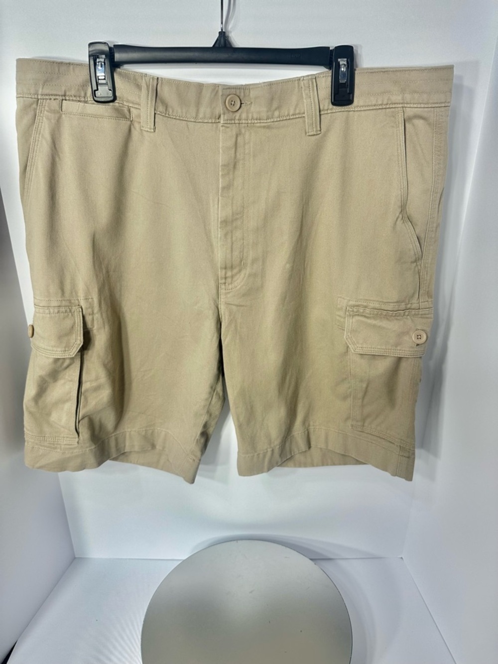 Roundtree & Yorke Men's Khaki Cargo Shorts size 40 Exellent condition